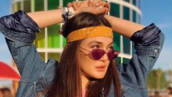 Penampilan Luna Maya Nonton Coachella Jadi Sorotan