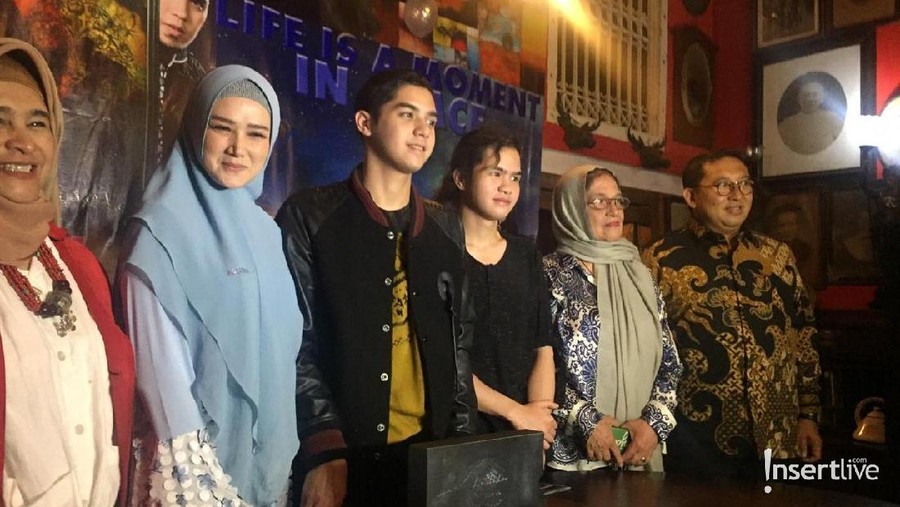 Pilpres 2019 hanya tinggal hitungan jari lagi, Al Ghazali dan Dul Jaelani, pun akan menjadi kali pertama mereka mencoblos dan berseru untuk tidak golput.