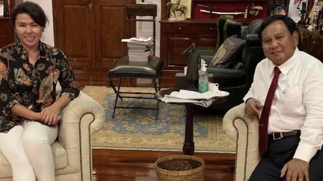 Adik kandung eks Gubernur DKI Basuki Tjahaja Purnama alias Ahok, Fifi Lety, bertemu dengan capres Prabowo Subianto dan mengharapkan hari pencoblosan yang damai.