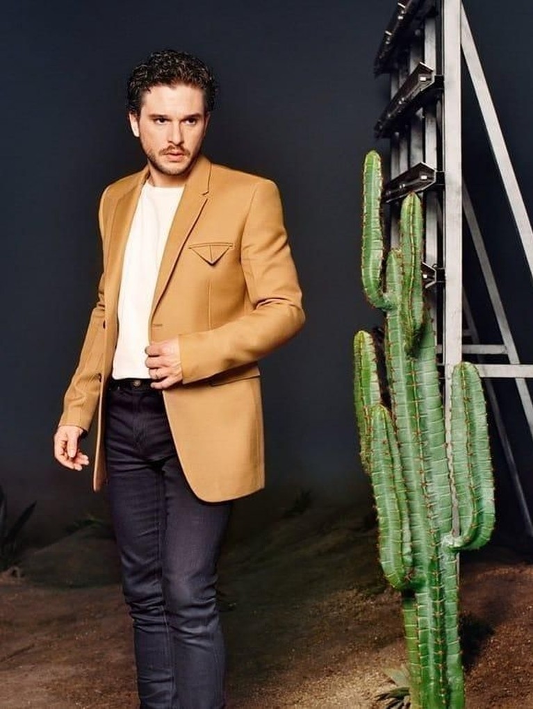 Seperti apa sih potret tampan Kit Harington yang memerankan Jon Snow dari serial Game of Thrones? Berikut Insertlive sajikan.