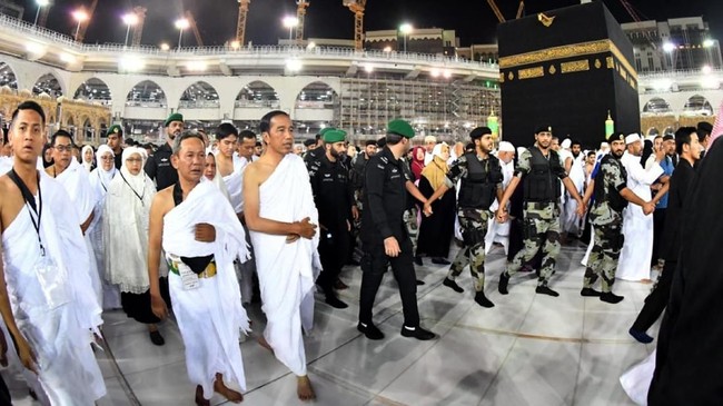 FPI Klaim Jokowi Mau Temui Rizieq di Mekkah, TKN Sebut Hoaks FPI mengklaim Jokowi berupaya menemui Rizieq di Mekkah melalui utusannya, namun TKN Jokowi-Ma'ruf membantah klaim tersebut.