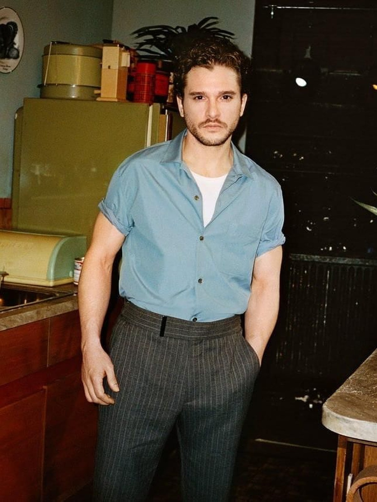 Seperti apa sih potret tampan Kit Harington yang memerankan Jon Snow dari serial Game of Thrones&quest; Berikut Insertlive sajikan&period;