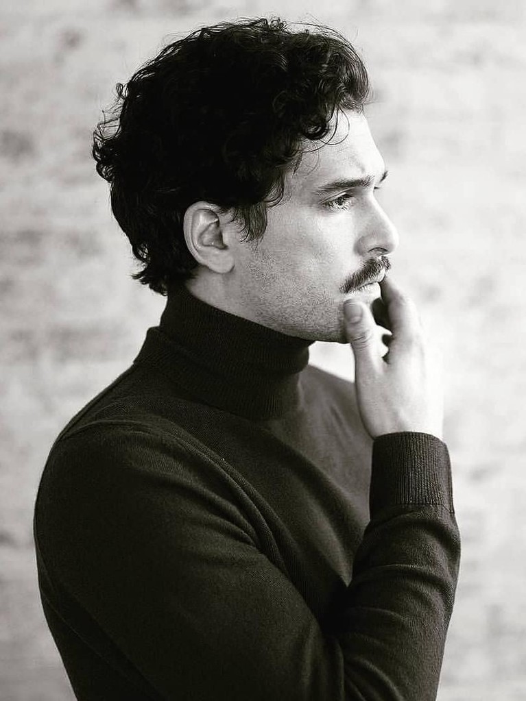 Seperti apa sih potret tampan Kit Harington yang memerankan Jon Snow dari serial Game of Thrones? Berikut Insertlive sajikan.
