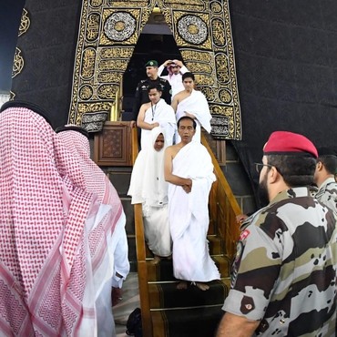 Umrah, Jokowi & Keluarga Masuk ke Dalam Kakbah