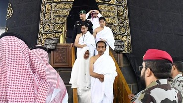 Umrah, Jokowi & Keluarga Masuk ke Dalam Kakbah