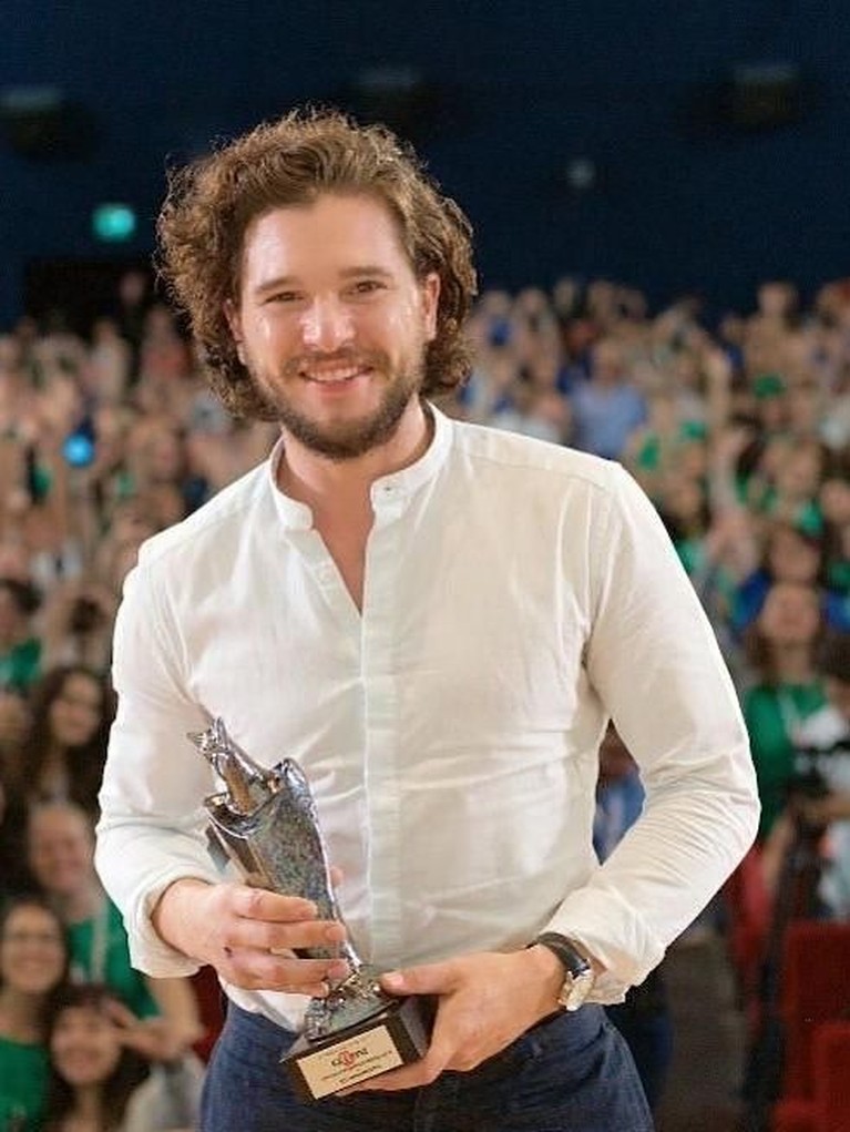 Seperti apa sih potret tampan Kit Harington yang memerankan Jon Snow dari serial Game of Thrones? Berikut Insertlive sajikan.