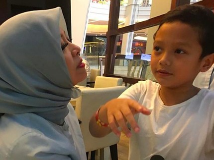 Saat Nur Asia Uno Titipkan Si Bungsu pada 2 Anak Perempuannya