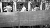 FOTO: Pemilu 1955, Tonggak Sejarah Demokrasi Indonesia Gambaran Pemilu pertama RI pada 1955 yang digelar di tengah suasana keamanan negara yang tidak kondusif akibat maraknya pemberontakan.