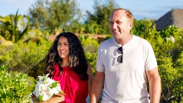 Respons Salma Hayek Saat Dituding Matre karena Nikahi Pria Kaya