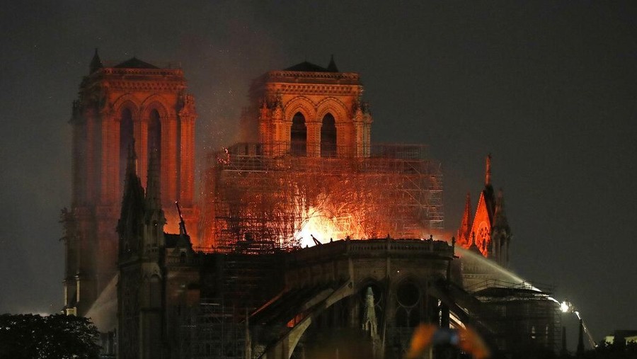 Gereja katedral Notre Dame dianggap sebagai monumen perdaban terbaik.