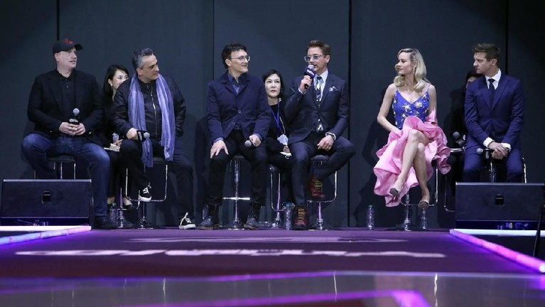 7 Potret Kemeriahan Fan Event 'Avengers: Endgame' di Korea Kru dan pemain Avengers: Endgame baru saja menggelar Fan Event Avengers: Endgame di Korea Selatan. Berikut ini tujuh potret kemeriahannya.