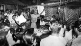 FOTO: Pemilu 1955, Tonggak Sejarah Demokrasi Indonesia Gambaran Pemilu pertama RI pada 1955 yang digelar di tengah suasana keamanan negara yang tidak kondusif akibat maraknya pemberontakan.