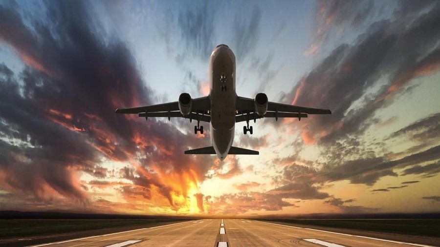 Kontroversi terkait kasus makspai penerbangan Garuda Indonesia.
