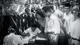 FOTO: Pemilu 1955, Tonggak Sejarah Demokrasi Indonesia Gambaran Pemilu pertama RI pada 1955 yang digelar di tengah suasana keamanan negara yang tidak kondusif akibat maraknya pemberontakan.