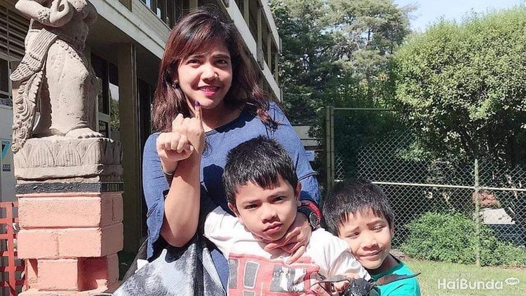 Para Bunda berikut ini enggak mau ketinggalan nih meramaikan pesta demokrasi, Pilpres 2019, meski berada di luar negeri.