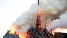 Duka dan Kenangan Netizen untuk Gereja Notre Dame Paris