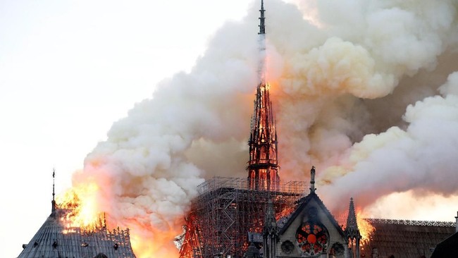 Aparat Prancis menyimpulkan kebakaran Katedral Notre-Dame, Paris, pada Senin (15/4) malam merupakan kecelakaan, bukan pembakaran yang disengaja.