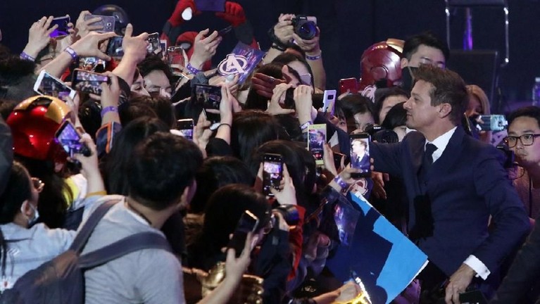 7 Potret Kemeriahan Fan Event 'Avengers: Endgame' di Korea Kru dan pemain Avengers: Endgame baru saja menggelar Fan Event Avengers: Endgame di Korea Selatan. Berikut ini tujuh potret kemeriahannya.