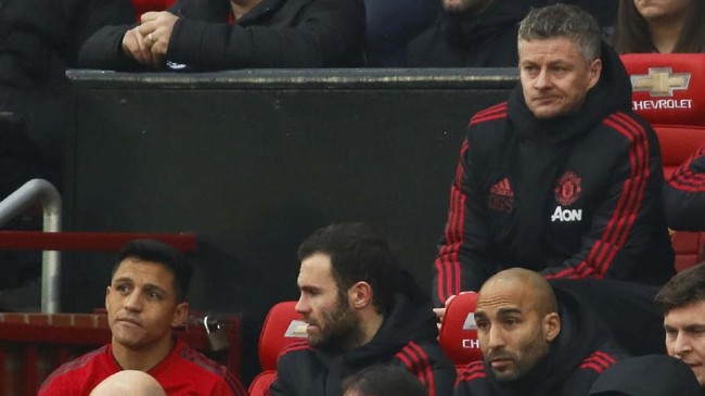 Penyerang Manchester United Alexis Sanchez menjadi pemain yang dibayar paling mahal hanya duduk di bangku cadangan yakni setara Rp98 juta per menit.