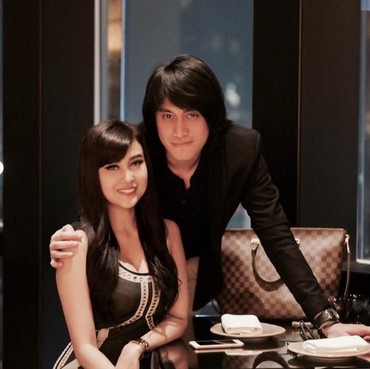 Segera Menikah, Inilah 6 foto Mesra Kevin Aprilio dengan Kekasih