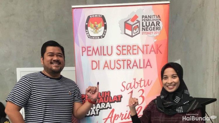 Para Bunda berikut ini enggak mau ketinggalan nih meramaikan pesta demokrasi, Pilpres 2019, meski berada di luar negeri.