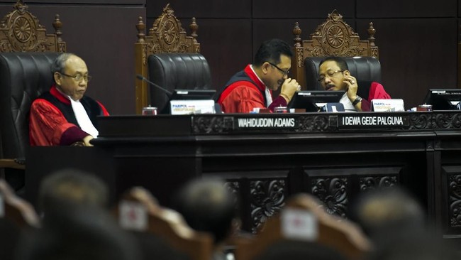 Para hakim MK akan mendapat pengamanan dari rumah pribadi ke kantor, ke rumah dinas, hingga ke luar kota.