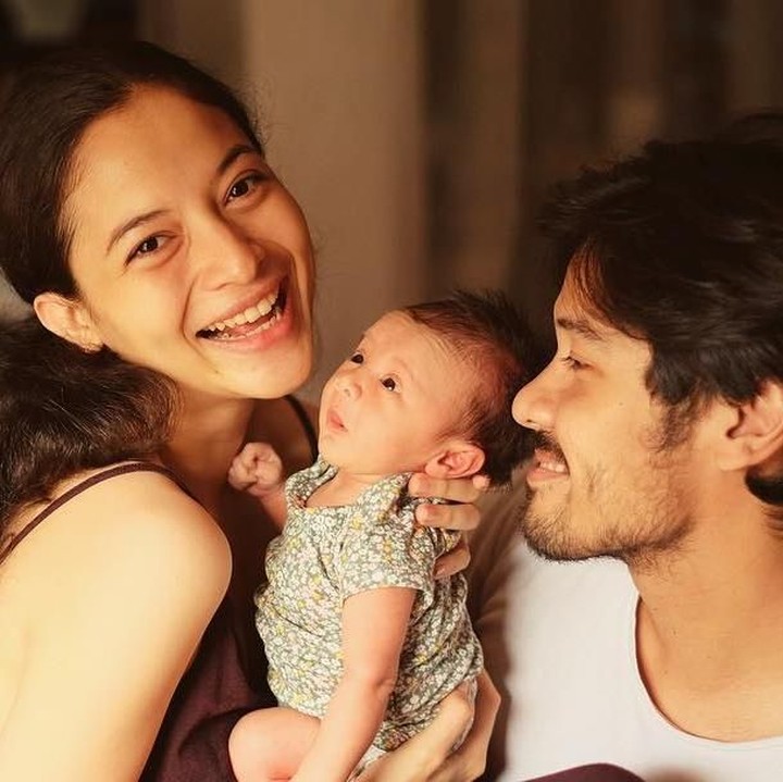 <p>Meski disibukkan dengan berbagai aktivitas, Chicco Jerikho dan Putri Marino selalu menyempatkan quality time, terutama bareng si kecil. (Foto: Instagram @putrimarino)</p>