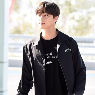 Wajah Ganteng dan Lelah Park Seo Joon di Bali Jadi Sorotan
