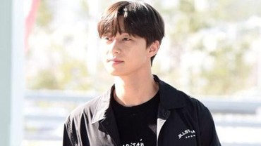 img-title Wajah Ganteng dan Lelah Park Seo Joon di Bali Jadi Sorotan