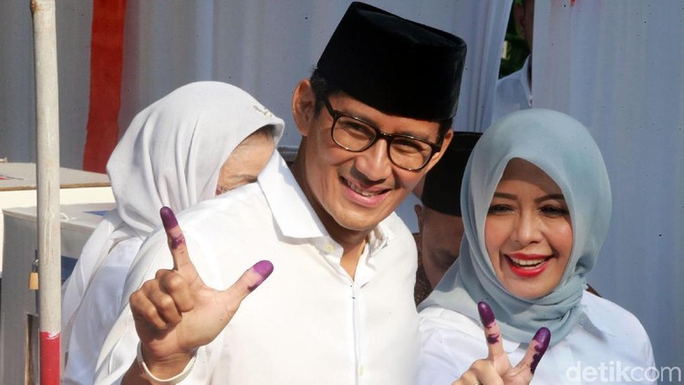 Cawapres 02, Sandiaga Uno, tak hadir saat Prabowo menyampaikan klaim kemenangan. Disebutkan, Sandi sakit plus mengalami cegukan tak henti.