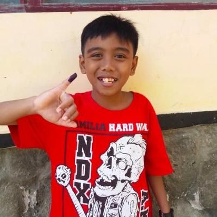 <p>Latihan jadi warga negara yang baik nih.  </p>
