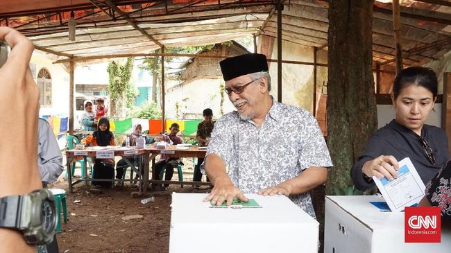 Musisi Iwan Fals mengomentari sejumlah elite PDIP mendukung Ketua DPR RI, Puan Maharani, maju sebagai calon presiden di Pilpres 2024.