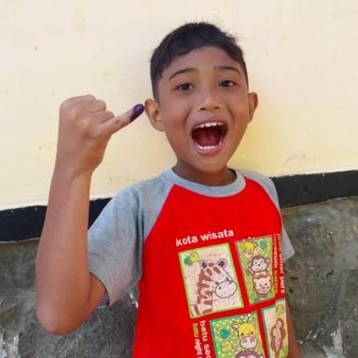 <p>"Lihat nih, Bun. Aku sudah nyoblos lho,"  </p>