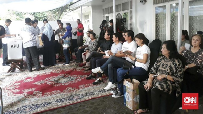 Nadiem Makarim terdaftar di TPS 04 di Kebayoran Baru, lokasi ini juga jadi tempat Jusuf Kalla nyoblos.