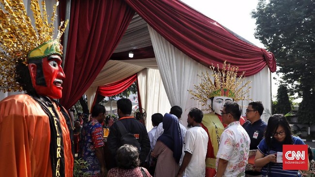 TPS 008, Gambir yang menjadi lokasi Jokowi mencoblos dihiasi ondel-ondel. Jokowi akan mencoblos Rabu (17/4) pukul 11.00 siang.