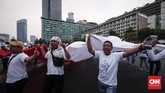 FOTO: Riuh Pendukung Jokowi Rayakan 'Kemenangan' Para pendukung capres-cawapres nomor urut 01 Jokowi dan Ma'ruf Amin merayakan 'kemenangan' hasil quick count pada Rabu (17/4) petang.