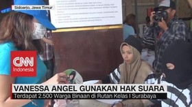Kenakan Topi & Masker, Vanessa Angel Nyoblos di Rutan Medaeng