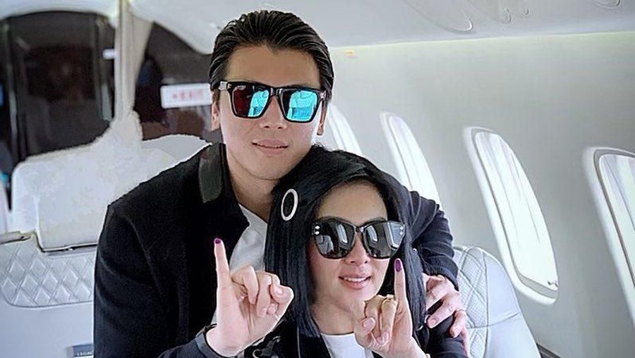 Syahrini Pamer Kaki Sembuh Dengan Melakukan Boomerang Bersama Sang Suami