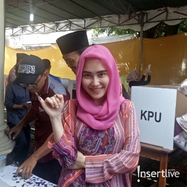 Gugupnya Ayu Ting Ting Saat Nyoblos