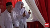 FOTO: Kala Paslon 01 dan 02 Masuk Bilik Suara Momen kala paslon 01 Joko Widodo-Ma'ruf Amin dan paslon 02 Prabowo Subianto-Sandiaga Uno masuk bilik suara dan menyelesaikan hak pilihnya.