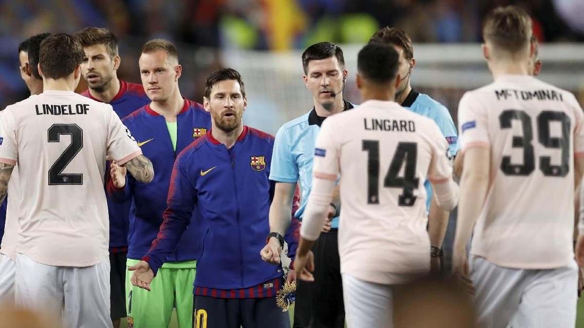 FOTO: 5 Momen Keajaiban Lionel Messi vs Man United
