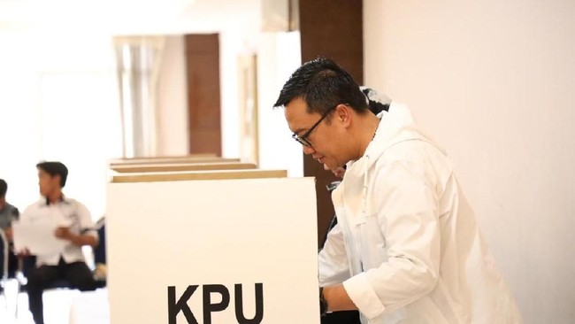 Menpora Imam Nahrawi meminta semua pihak untuk menjaga persatuan meski memiliki pilihan berbeda di Pemilu 2019.