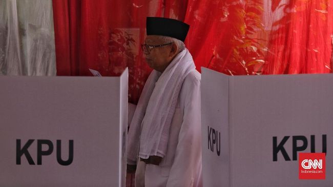Ma'ruf Amin Beri Sinyal Bakal Temui Sandiaga Uno Ma'ruf Amin mengatakan pertemuan dengan Sandiaga Uno akan dilakukan dalam waktu dekat, untuk kembali merajut kebersamaan.