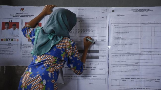 Berikut tahapan rekapitulasi nasional suara Pemilu 2019 dilakukan manual berjenjang dari TPS hingga ke pusat, dan rencananya akan ditetapkan pada 22 Mei 2019.