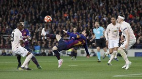 FOTO: 5 Momen Keajaiban Lionel Messi vs Man United
