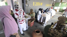 FOTO: Ketika Hantu dan Avengers Berjaga di TPS Pemilu 2019
