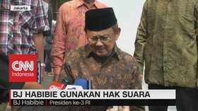 BJ Habibie Gunakan Hak Suara di Jakarta