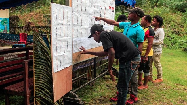 KPU Provinsi Papua menunda tahapan pencoblosan di Pemilu 2019 di seluruh TPS di Distrik Abepura dan di tiga kelurahan di Distrik Jayapura Selatan (Japsel).