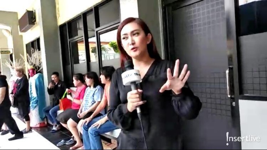 Nafa Urbach langsung menelepon Millendaru.