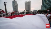 FOTO: Riuh Pendukung Jokowi Rayakan 'Kemenangan' Para pendukung capres-cawapres nomor urut 01 Jokowi dan Ma'ruf Amin merayakan 'kemenangan' hasil quick count pada Rabu (17/4) petang.